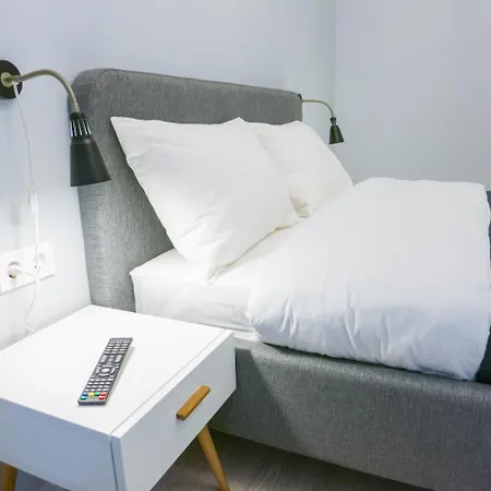 Apartment Snizhna 4 *